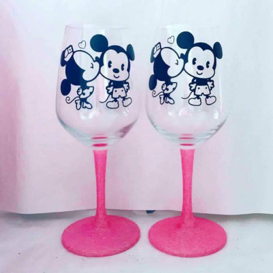 Minnie and Mickey kiss glasses