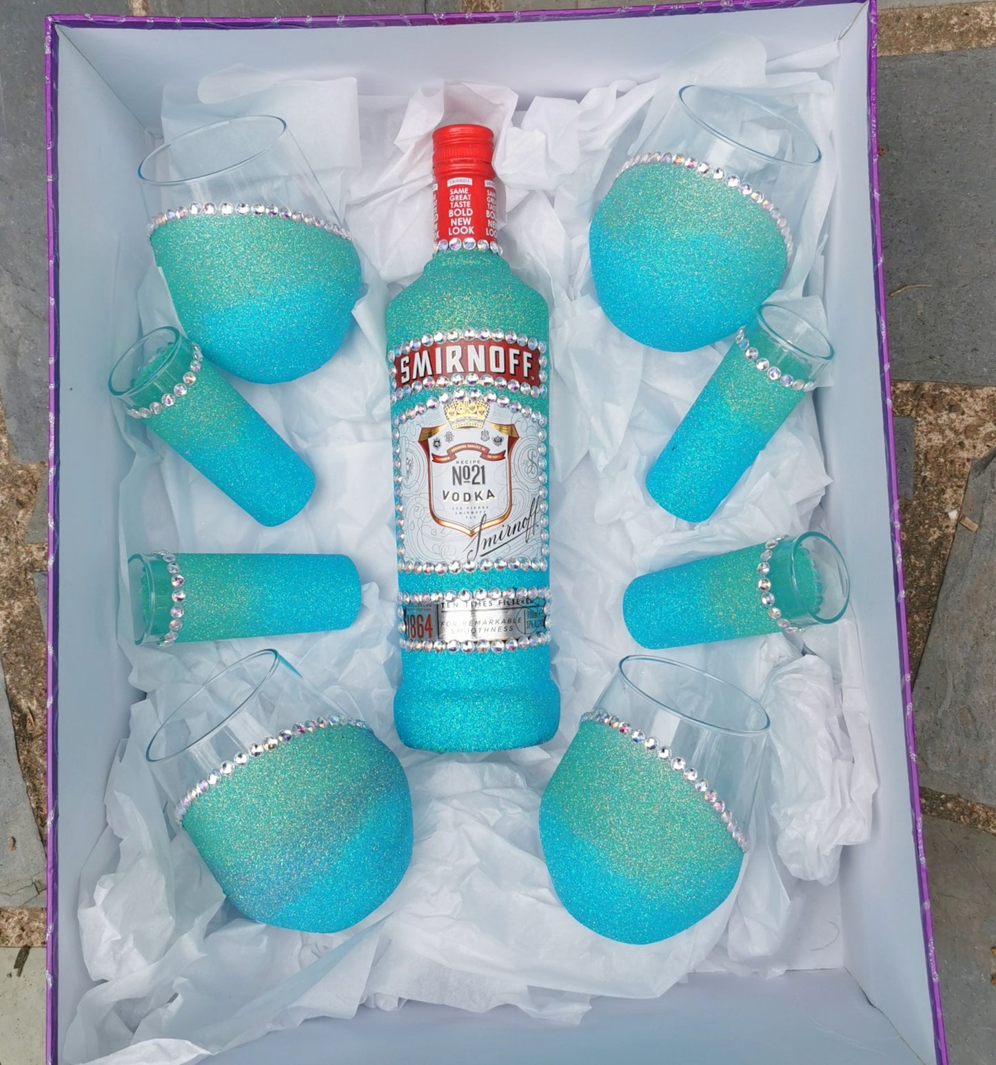 smirnoff set with 4xshot and 4x stemless glasses